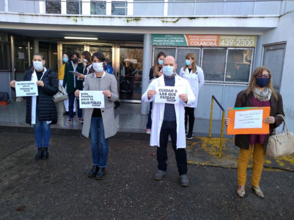 Protesta de médicos platenses en reclamo de insumos