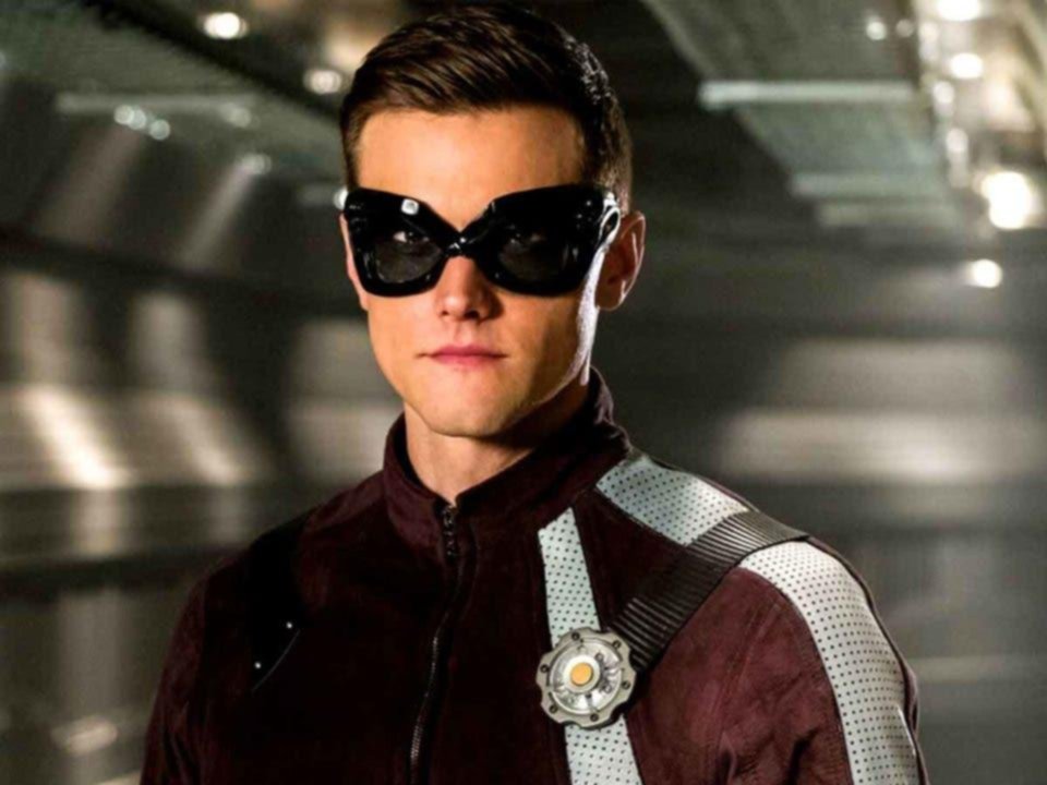 Actor de “The Flash”, despedido por comentarios racistas y misóginos