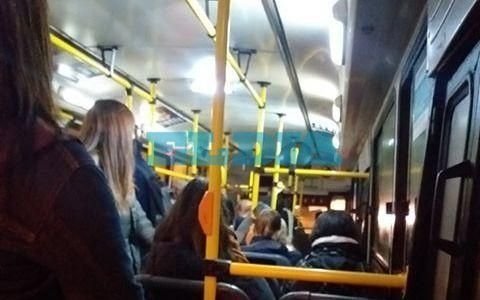 Preocupación en La Plata por la circulación de micros con más pasajeros de lo permitido