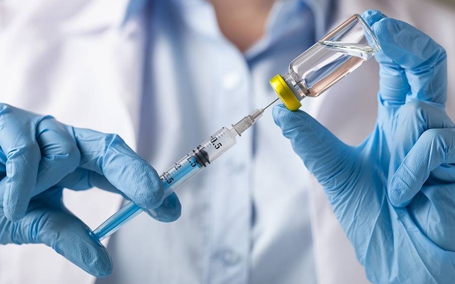Los desarrolladores de vacunas imploran para que "el virus se quede un tiempo": ¿por qué?