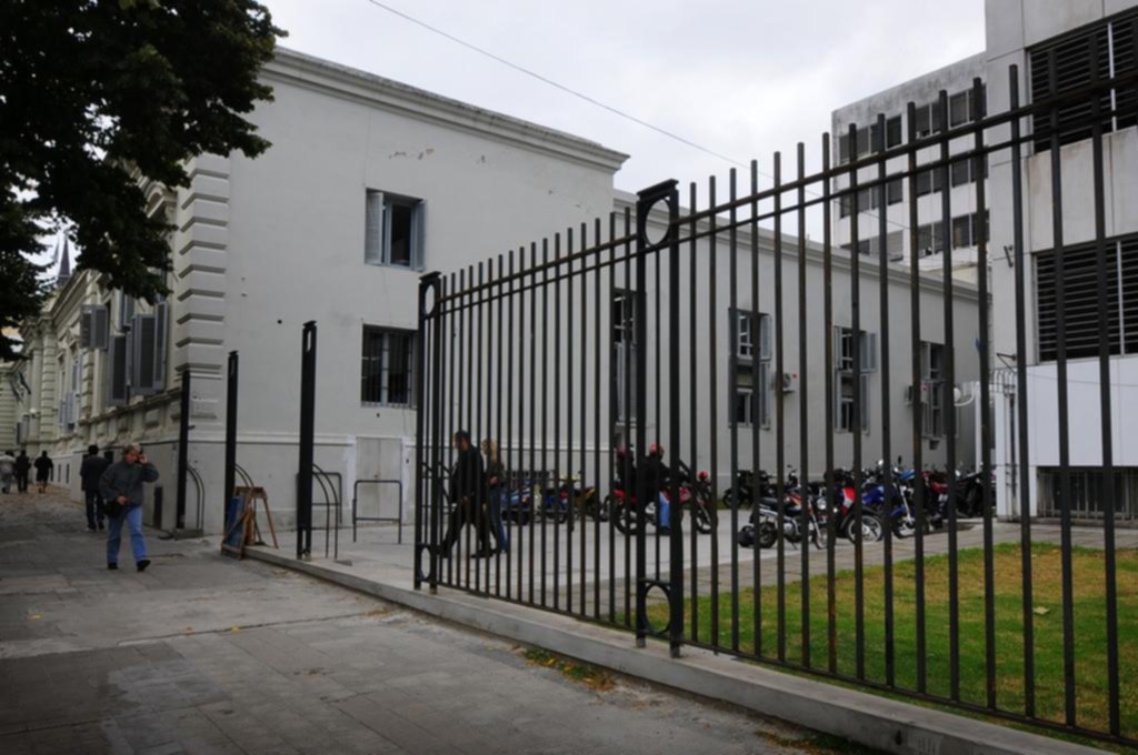 Denuncian que en Salud obligaron a ir a trabajar a una mujer con síntomas