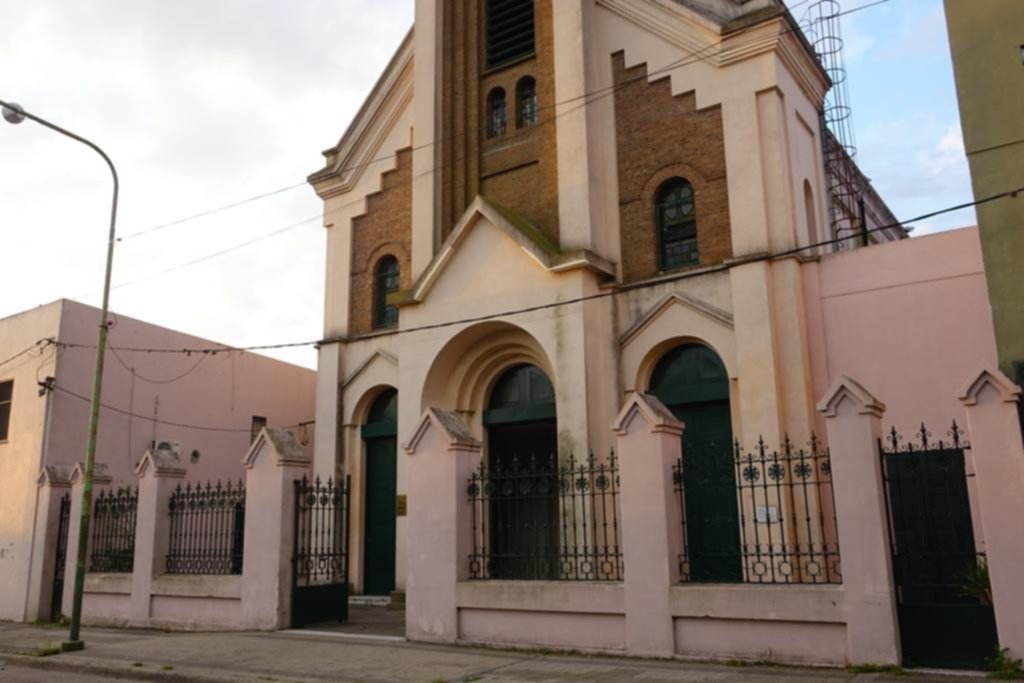 Revuelo por el audio de un sacerdote que convocaba a los fieles en plena cuarentena