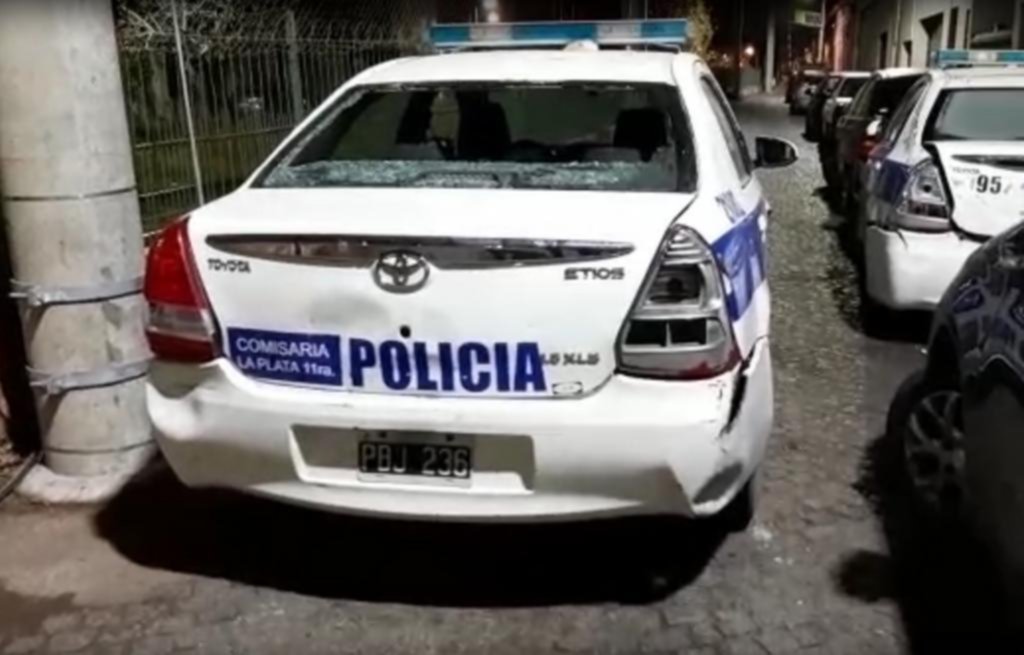 Robaron un utilitario en Tolosa y se escondieron en El Mercadito