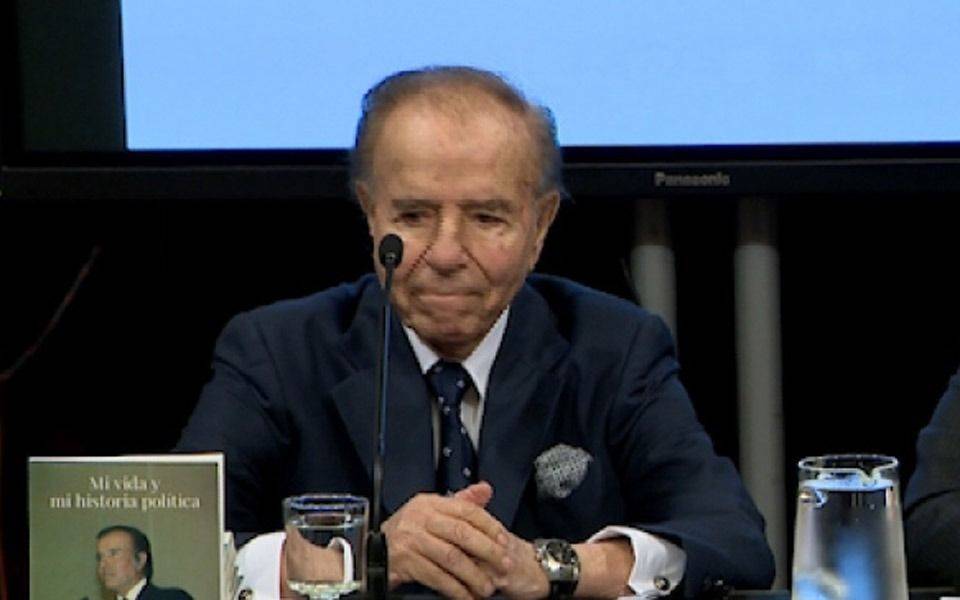 Internaron de urgencia a Carlos Menem y le realizaron un hisopado