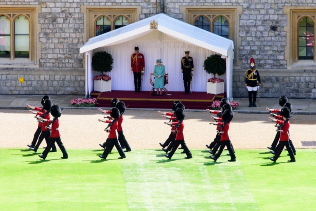 Sin multitudes, pompa ni los brillos de otros años, la reina Isabel II celebró sus 94 años