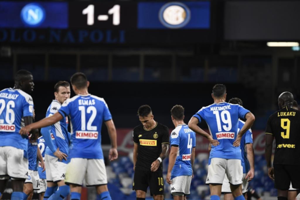 Nápoli dio la nota y eliminó al Inter de Lautaro en la Copa Italia