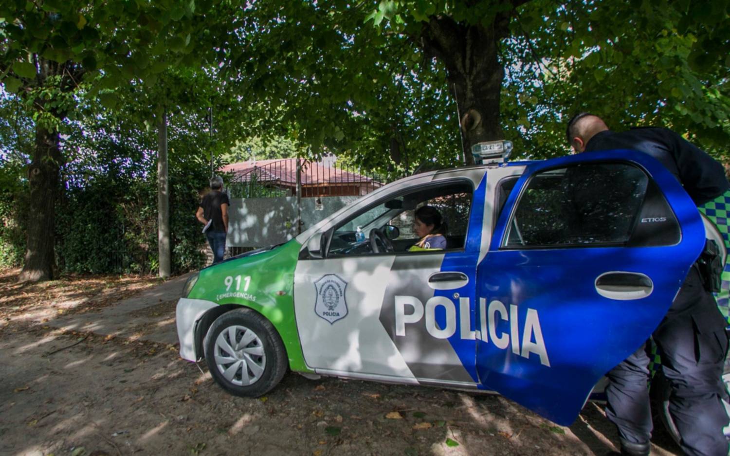 Tres detenidos por "pasamanos" de drogas en Hernández