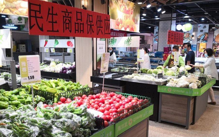 China ya habla de una "guerra" al coronavirus por el brote en el mercado de Beijing