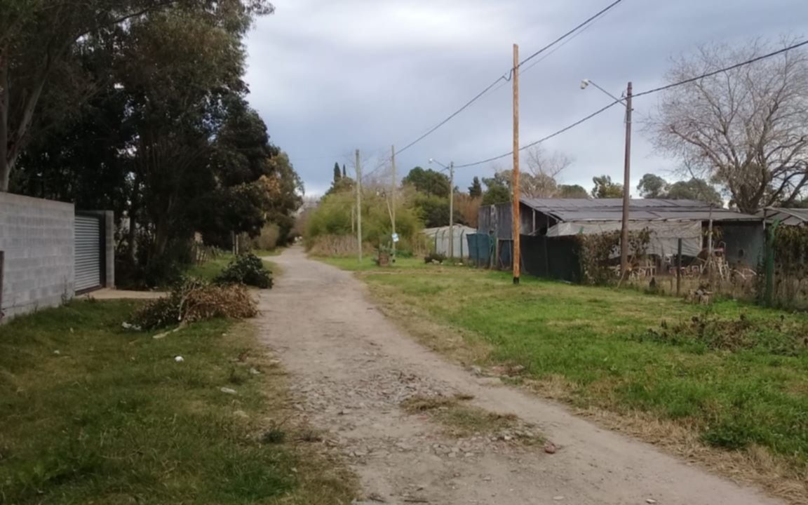 Vecinos de Villa Elisa acumulan reclamos por luminarias que no funcionan