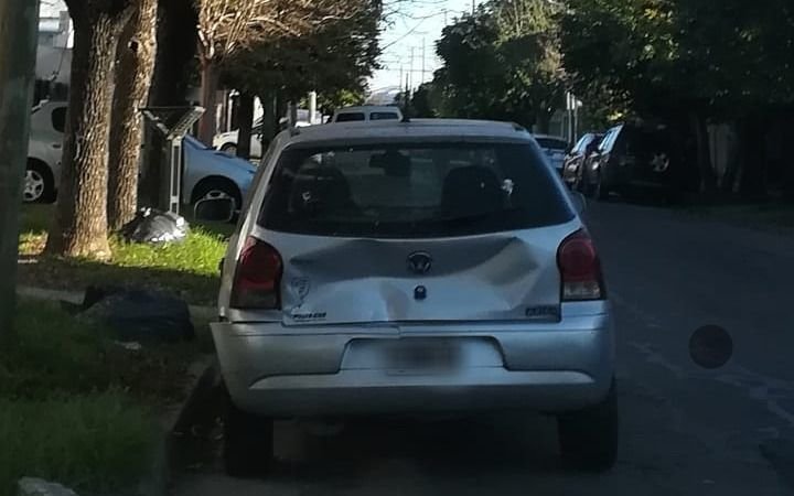 Quejas por un auto abandonado hace más de dos meses en Tolosa