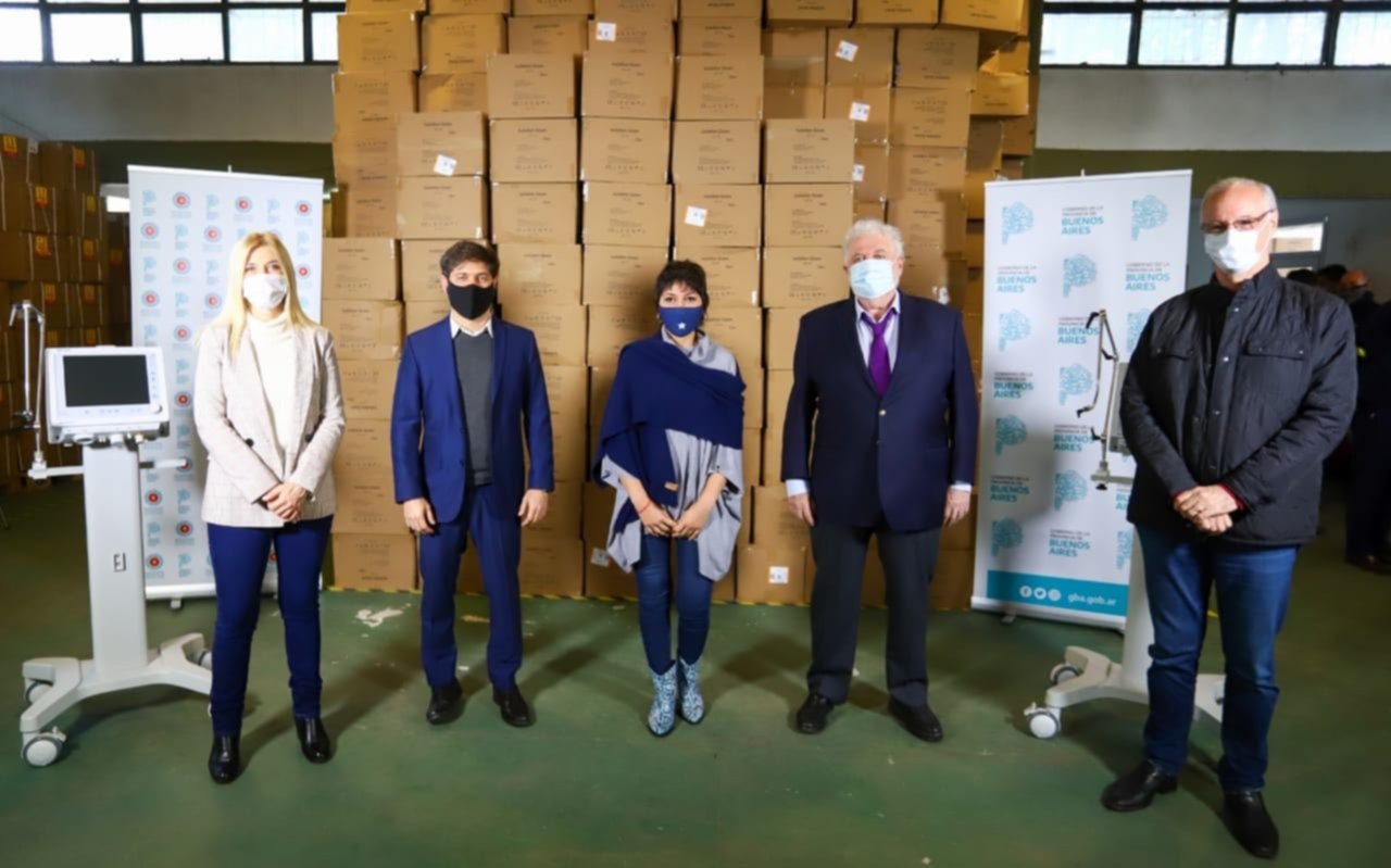 Mendoza participó de la entrega de respiradores para municipios