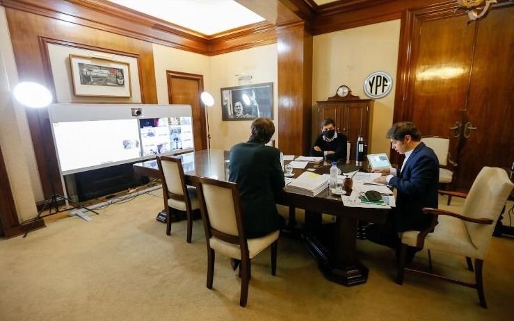 Kicillof confirmó a intendentes la asistencia para aguinaldos: La Plata recibe $93,6 millones