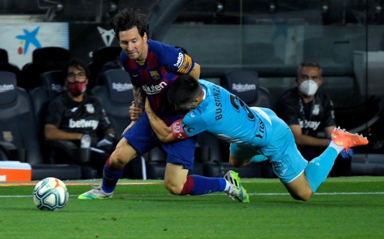 VIDEO. La última: un tackle para frenar a Messi