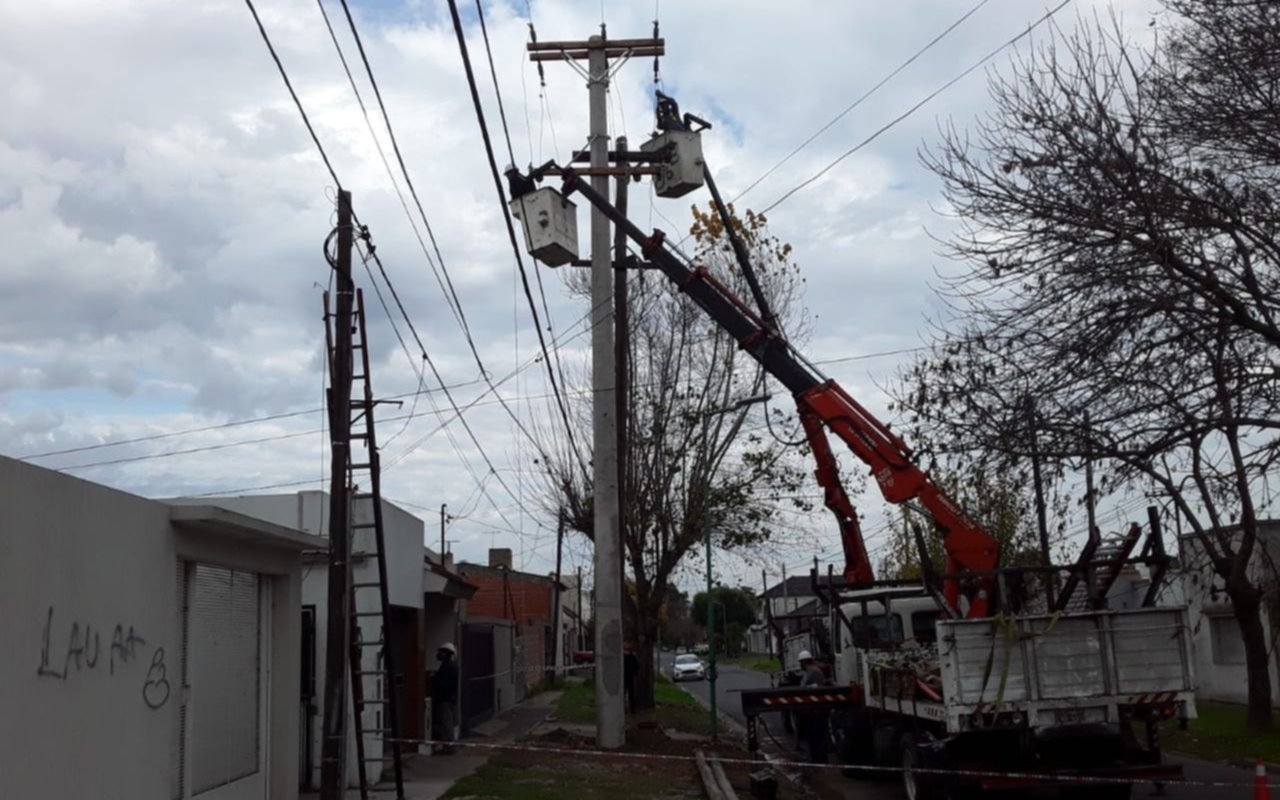 Por cambio de postes, un sector de San Carlos se quedó sin luz