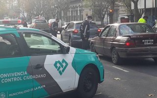 Se intensifican los controles en los barrios platenses.