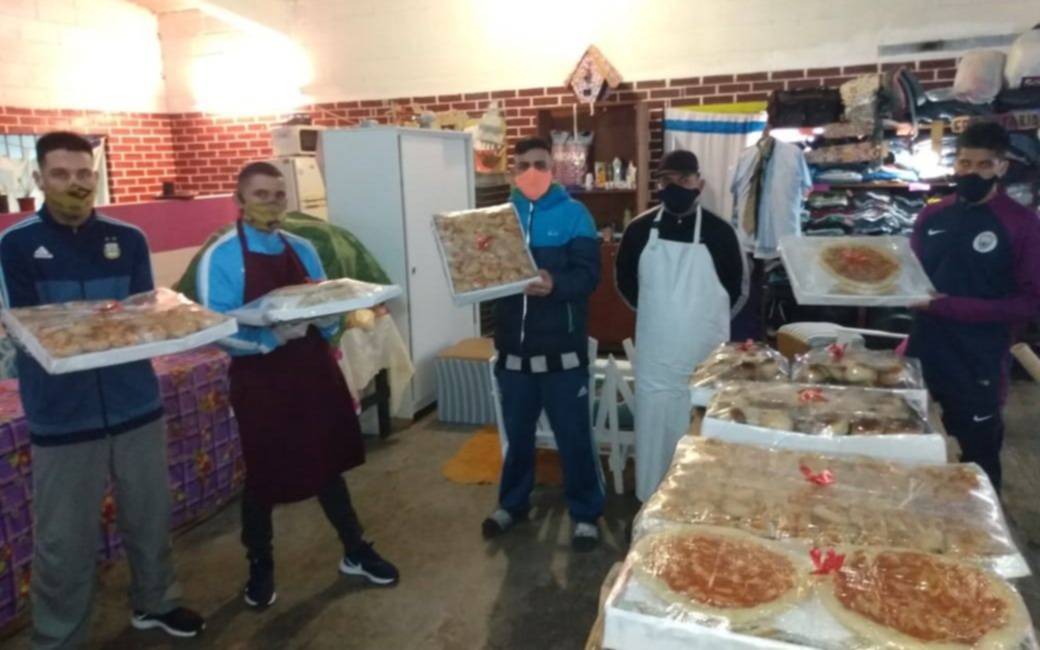 En dos cárceles platenses elaboraron panificados para ayudar a tres instituciones benéficas 