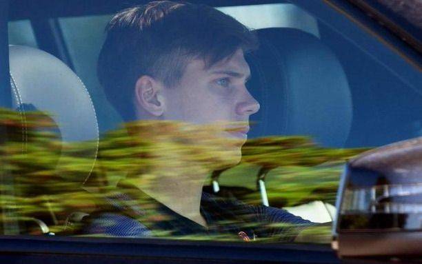 Foyth se fracturó el menisco en un amistoso y se complica su pase al equipo de Bielsa