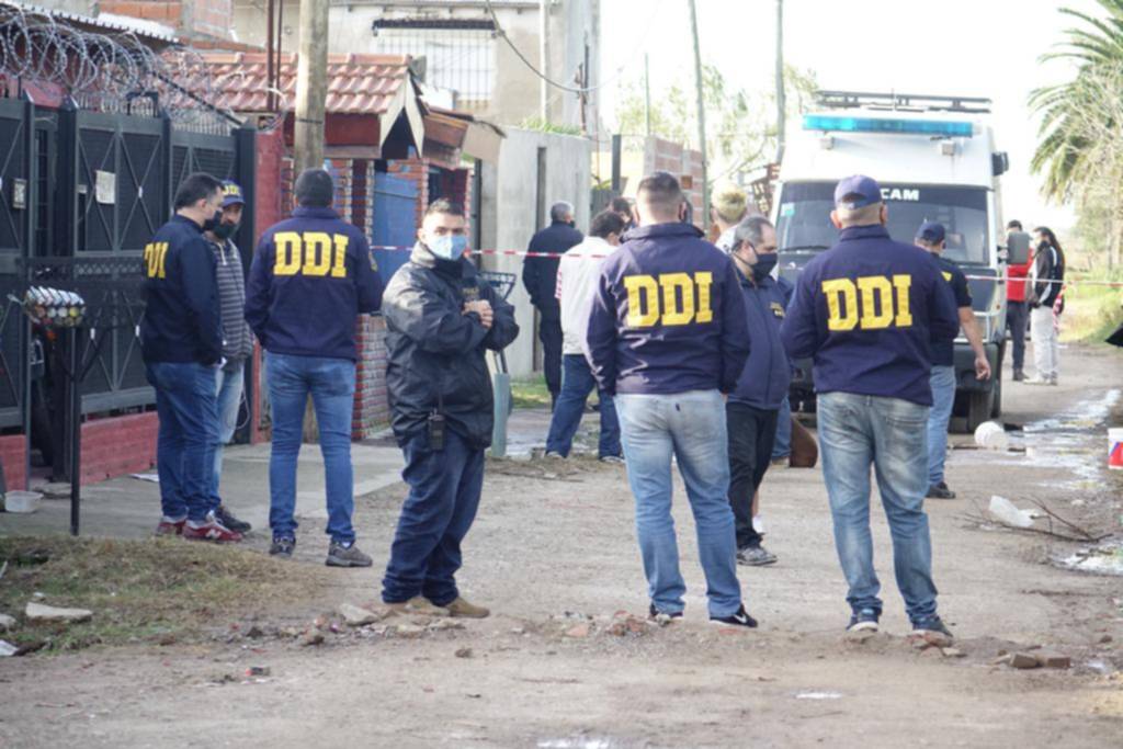 Asesinaron a un policía retirado en su casa de Berisso y la prendieron fuego