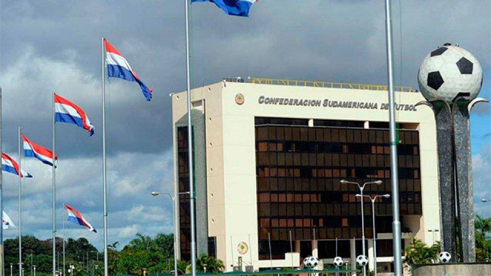 Conmebol aprobó un protocolo para viajes, prácticas y competencias