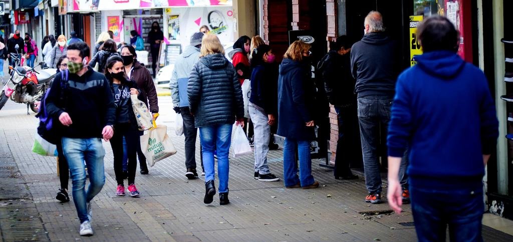 Día del Padre: más gente en las calles pero las ventas continúan por el piso
