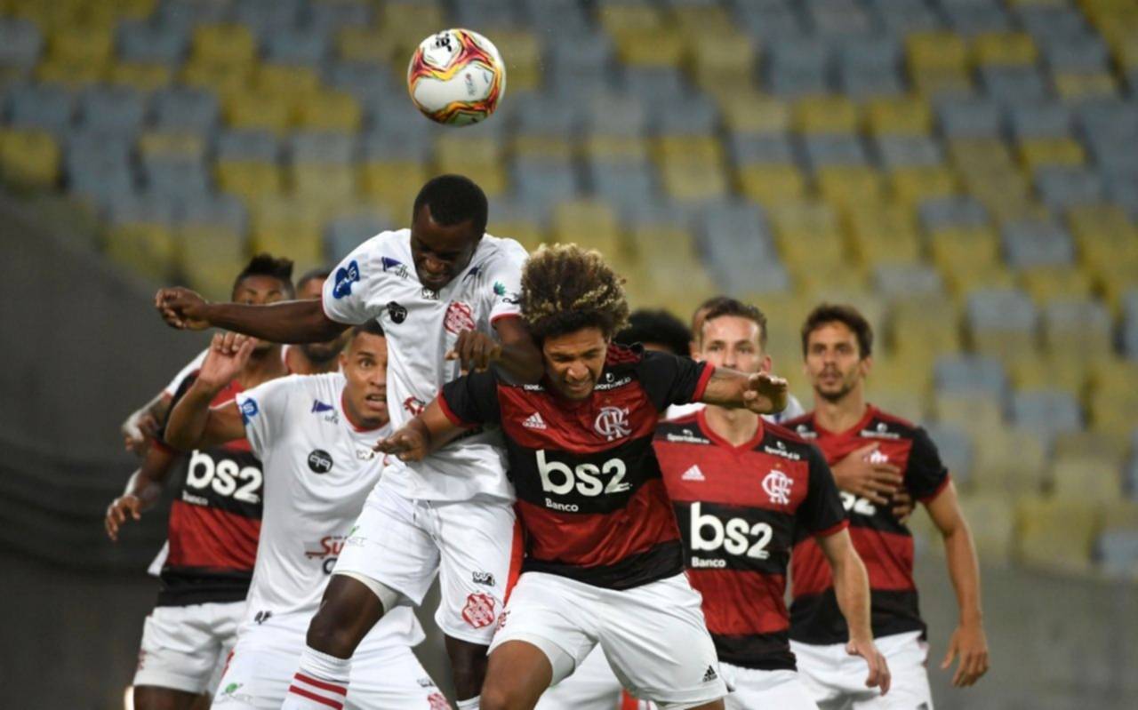 Insólito: dos días después de volver a jugar, suspenden el fútbol en Rio de Janeiro
