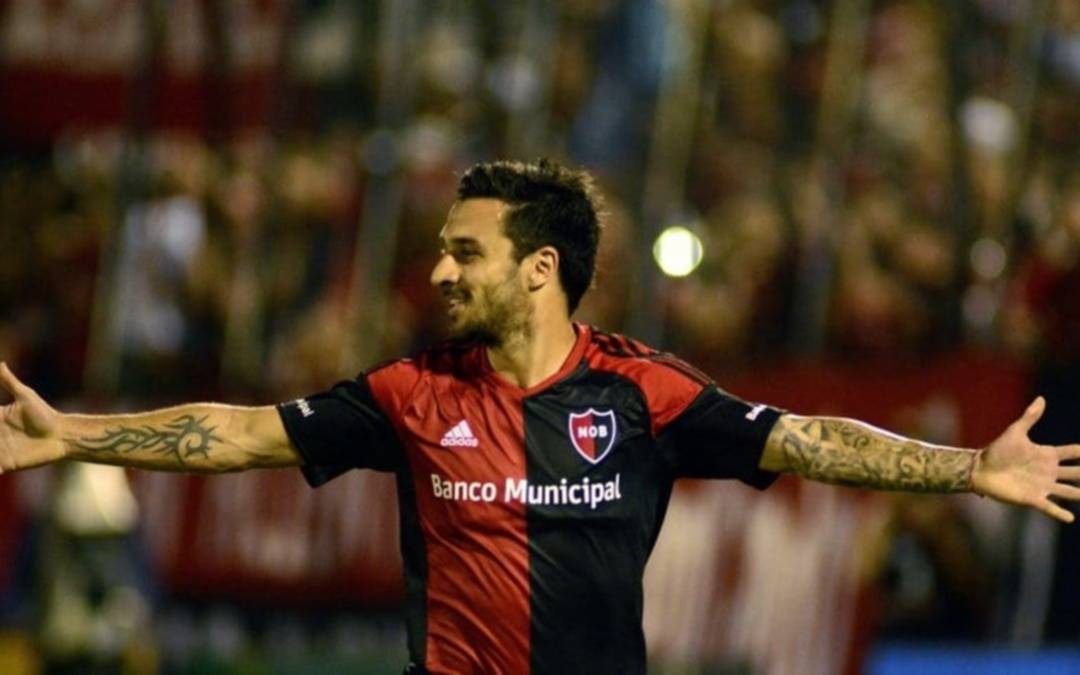 Newell's canceló una deuda y firmará Scocco