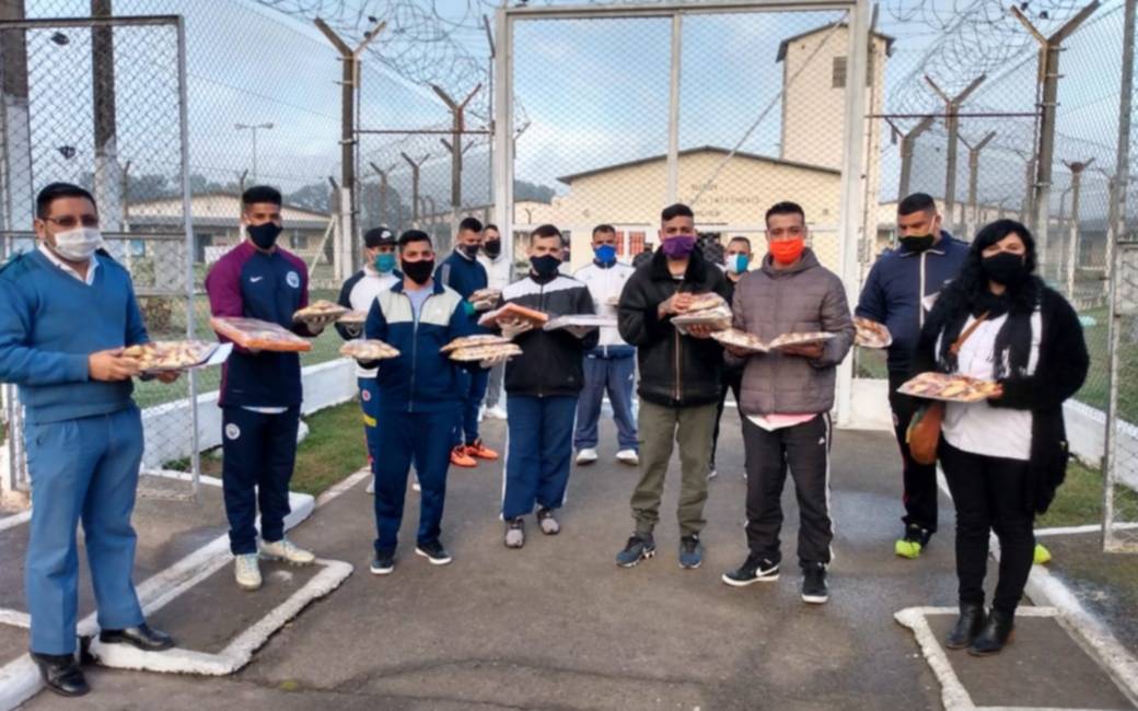 Desde una cárcel de Gorina elaboraron facturas y bizcochos para 35 familias del barrio San Carlos