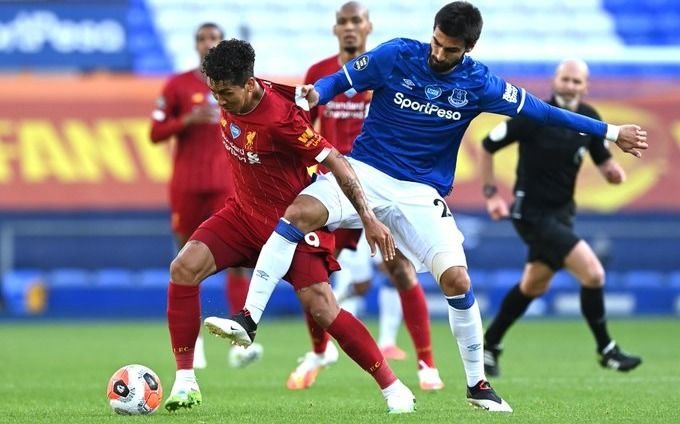 Liverpool no pasó del cero en el clásico ante Everton, pero sigue a un paso del título