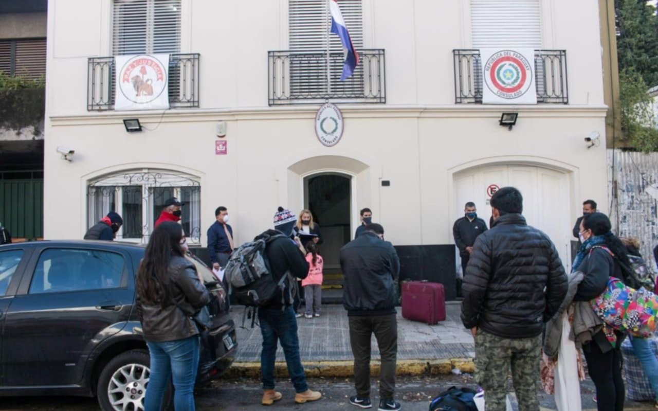 Despliegan operativo en la Ciudad para el regreso de repatriados de Paraguay a sus casas