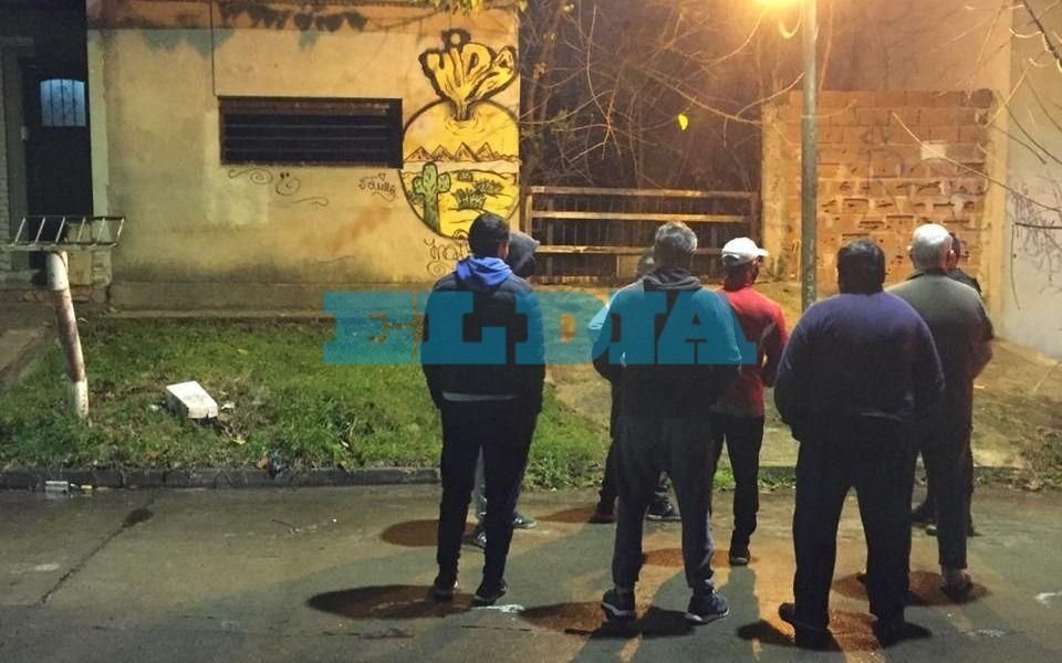 Tensión por una intento de toma en una casa en 56 y 29