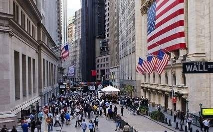 Fuerte caída de acciones en Wall Street por el crecimiento de casos de Covid-19 en EE UU