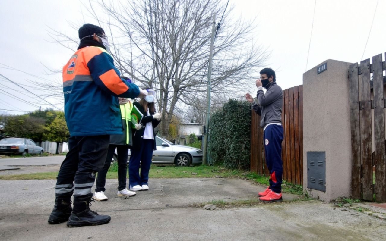Siguen los operativos sanitarios en barrios populares para buscar vecinos con síntomas