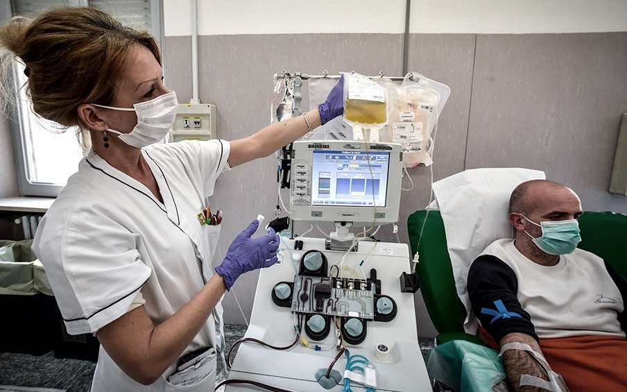 Desmienten que se esté guardando el plasma para pacientes VIP