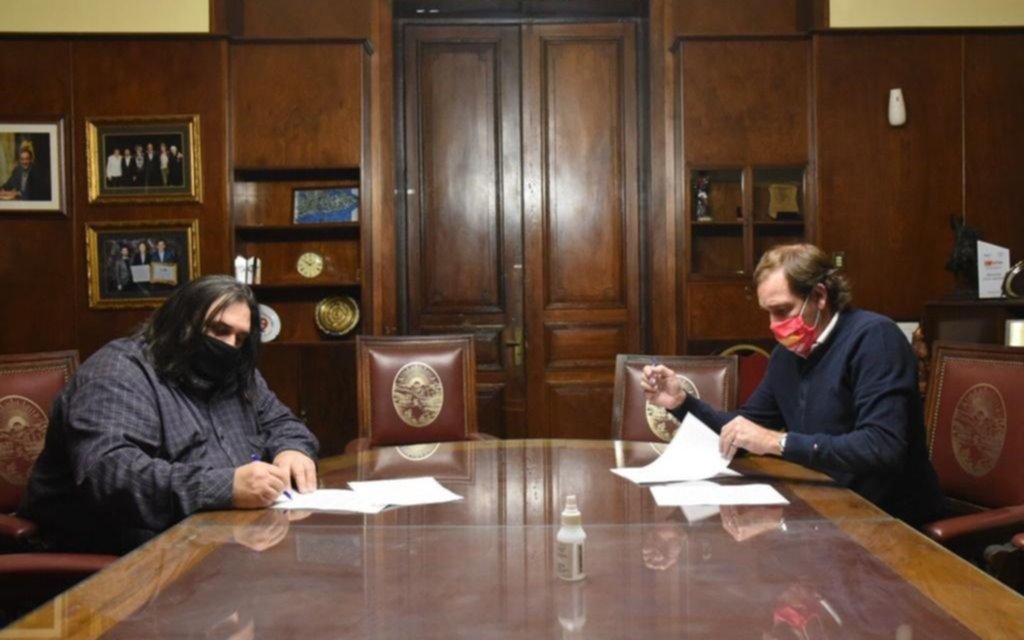 Baradel y Garro firman un acuerdo para la utilización de la sede de SUTEBA