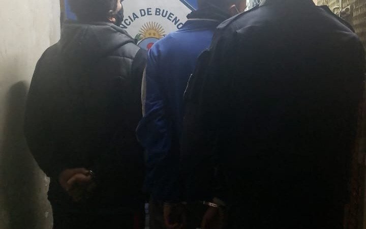 En La Loma sorprendieron a dos ladrones de estéreos cuando intentaban también llevarse un auto 