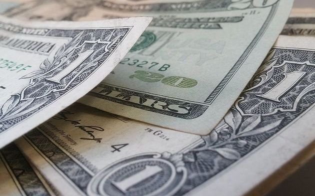 El dólar blue se mantuvo en 128 pesos y el contado con liquidación bajó a $ 106,40