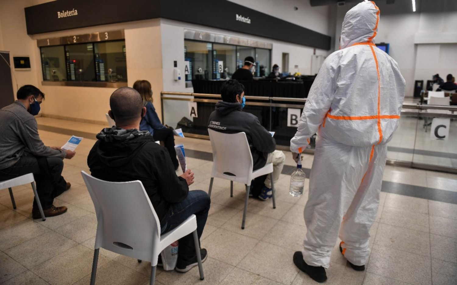 Otra jornada con cifra elevada de contagios: 2.606 en todo el país