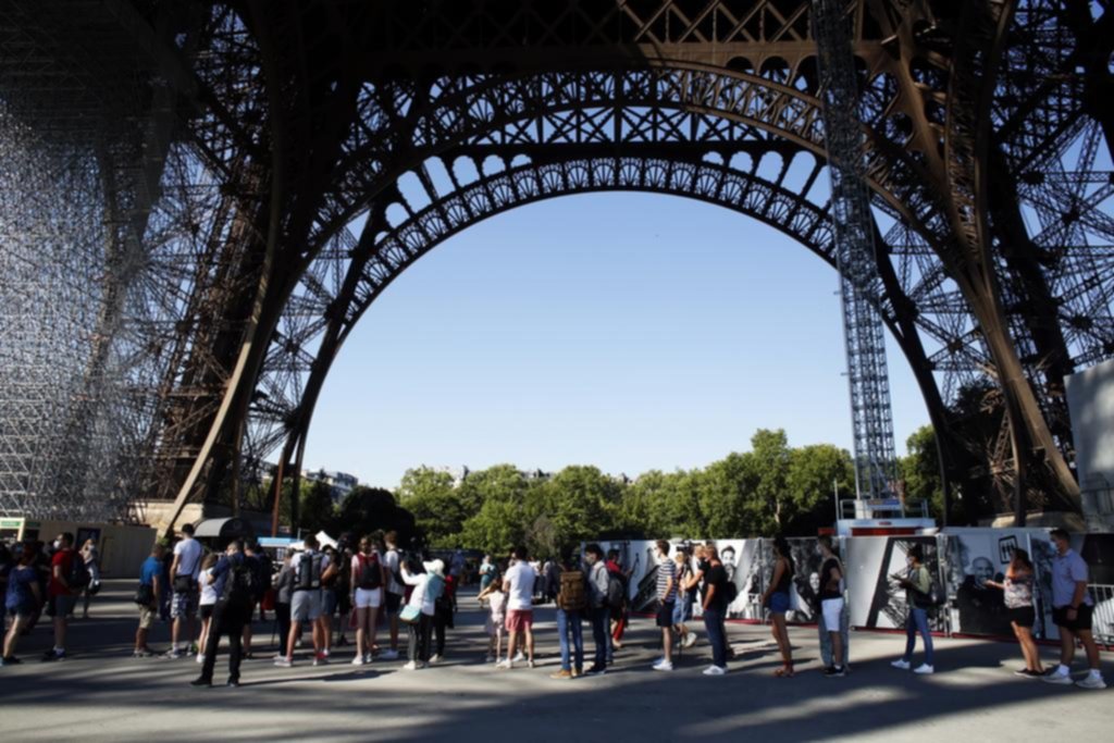 La Torre Eiffel volvió a recibir al público