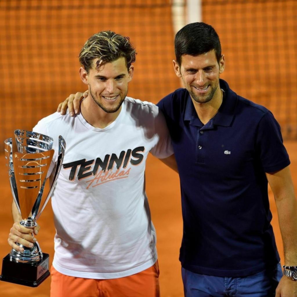 Djokovic, confinado en Belgrado, sigue siendo el blanco de críticas