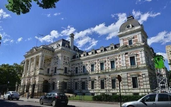 Oficializaron el pago en cuotas del aguinaldo a estatales bonaerenses