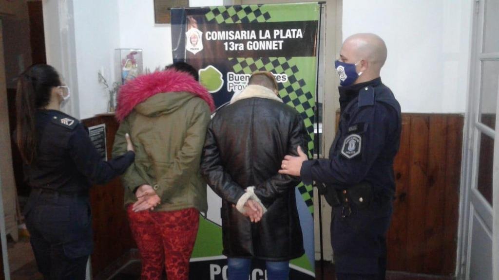 Ofrecían por las redes sociales lo que robaban: dos cayeron en una venta trucha, en 5 y 62