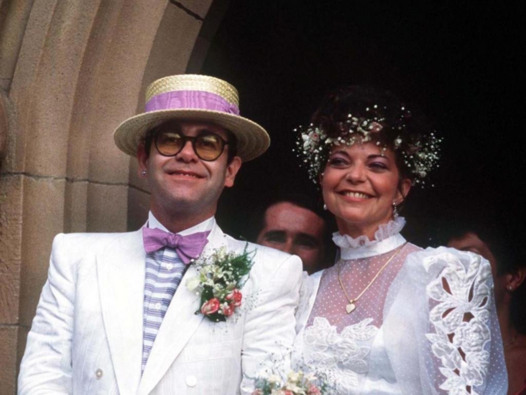 Elton John, demandado por su ex esposa