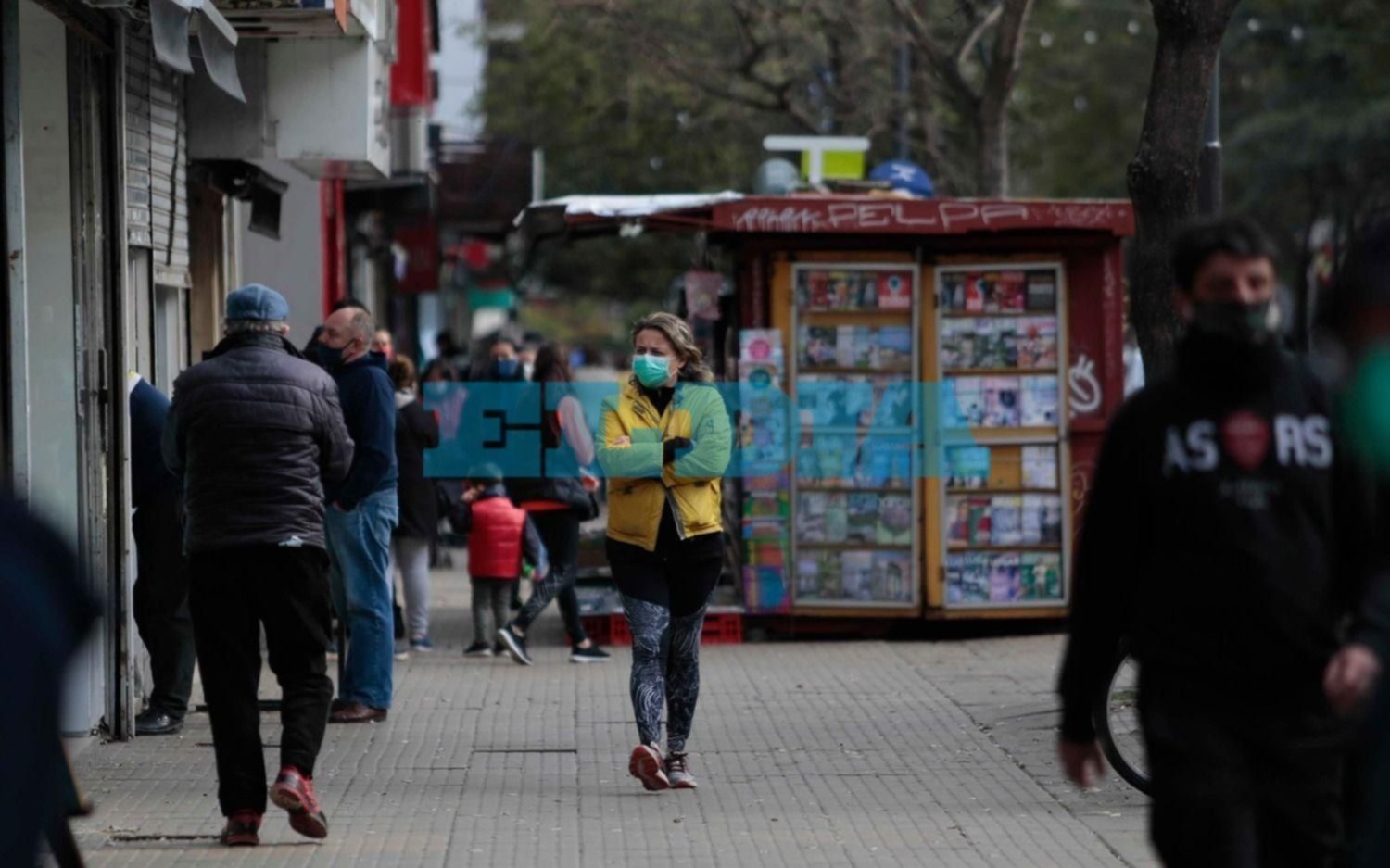 El movimiento en las calles de la Ciudad es intenso en la previa a la nueva etapa de la cuarentena