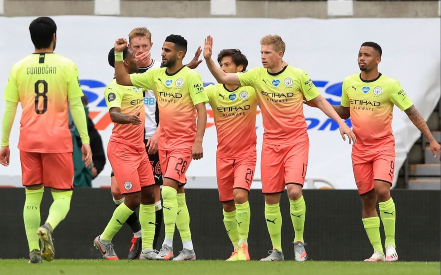 ¡Para alquilar balcones! Ya están definidas las semifinales de la FA Cup