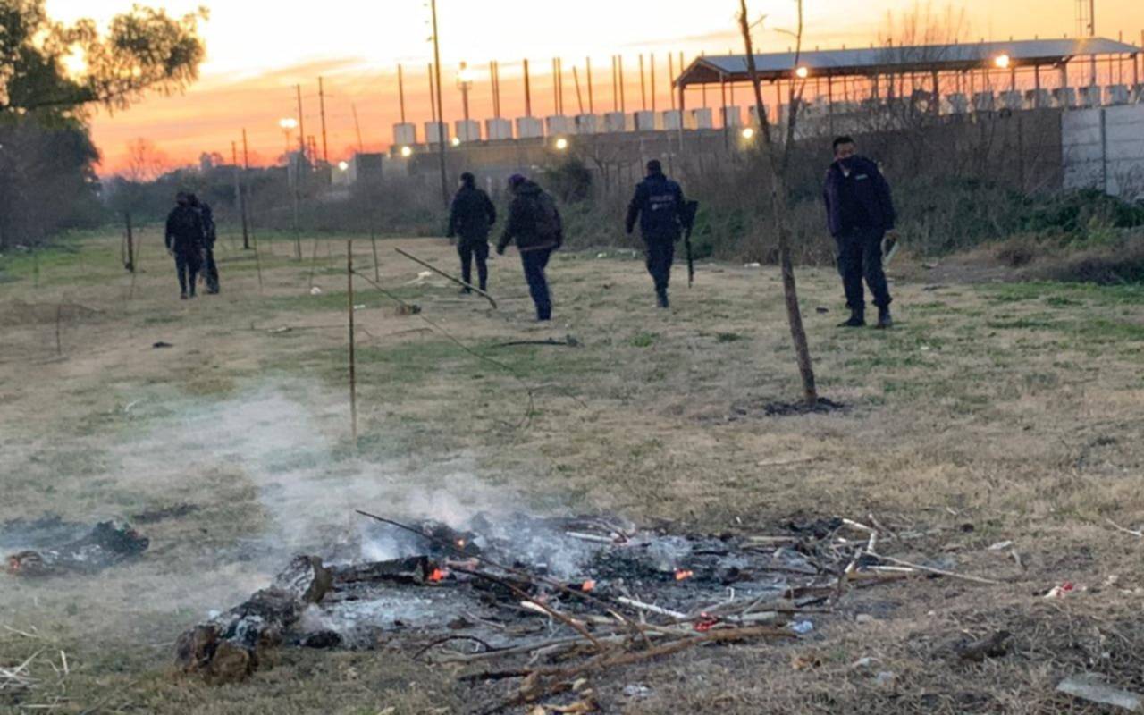 Revuelo en 528 y 149: quisieron usurpar un predio y está la Policía