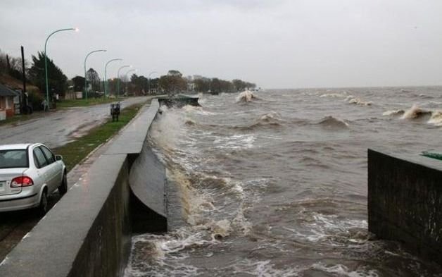 Seguirán las lluvias y hay alerta por fuertes vientos y la crecida del Río de la Plata