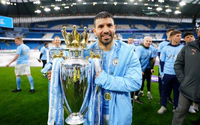 El Kun Agüero se despidió a lo grande del City: un reloj para cada empleado y sorteó un auto