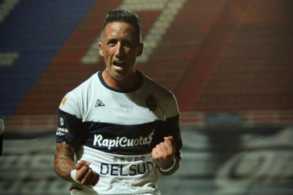 Buscarán que Ayala y Barrios ya no regresen