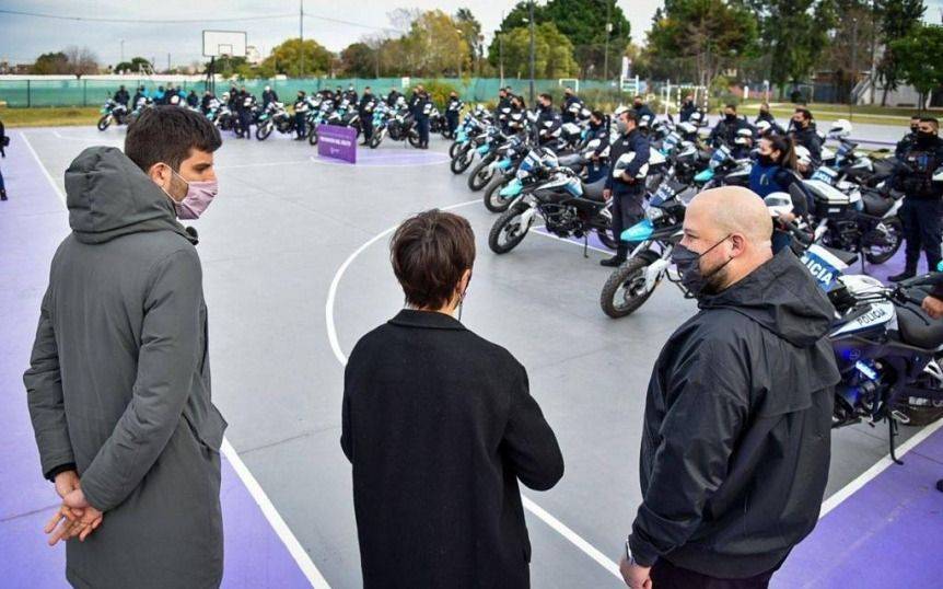La Comuna entregó motos a la policía de la provincia