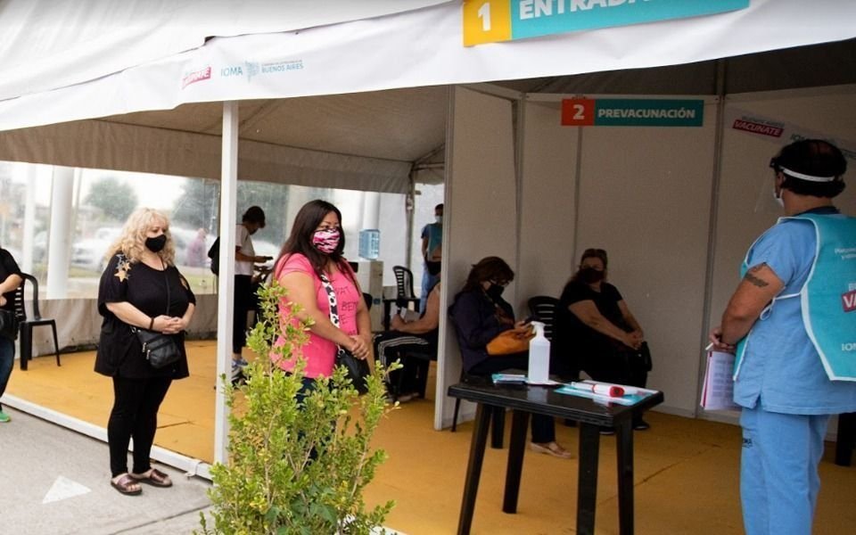 Argentina rompió ayer el récord de vacunación: se aplicaron más de 300 mil dosis
